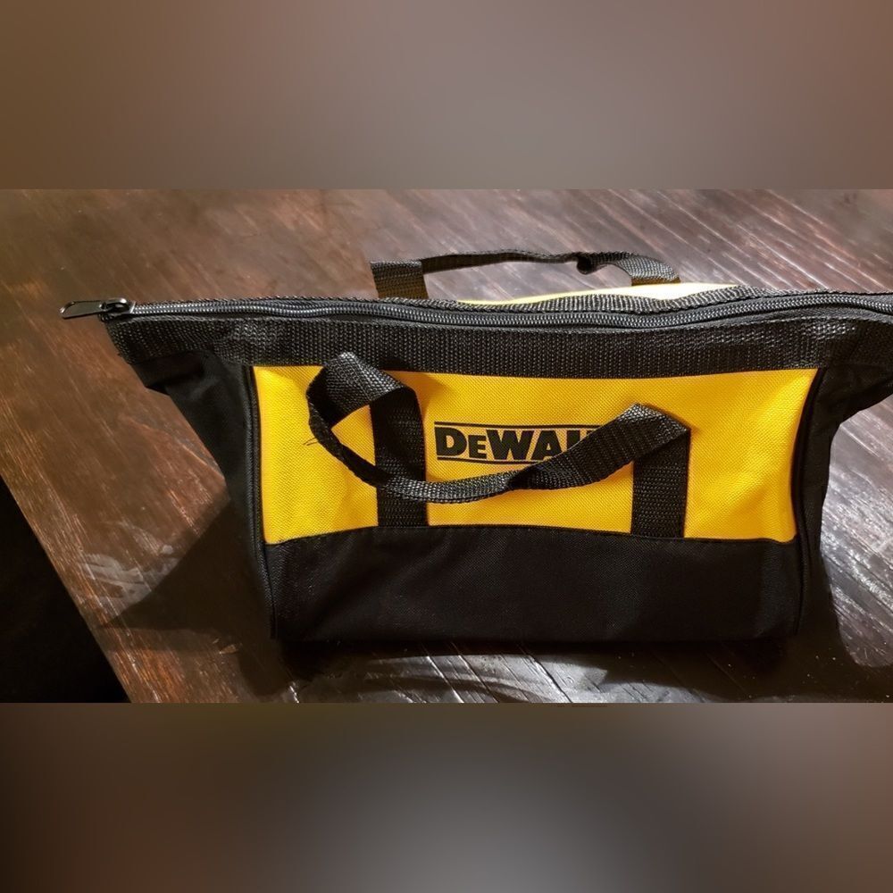 Dewalt tool bag size 8”х11”